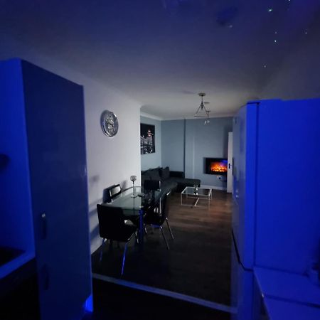 Beautiful Modern Apartment On Wick Lane 런던 외부 사진