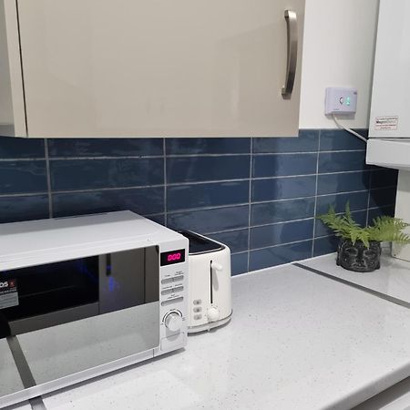 Beautiful Modern Apartment On Wick Lane 런던 외부 사진