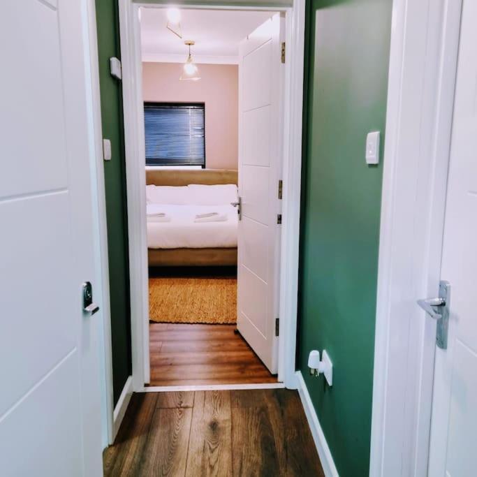 Beautiful Modern Apartment On Wick Lane 런던 외부 사진