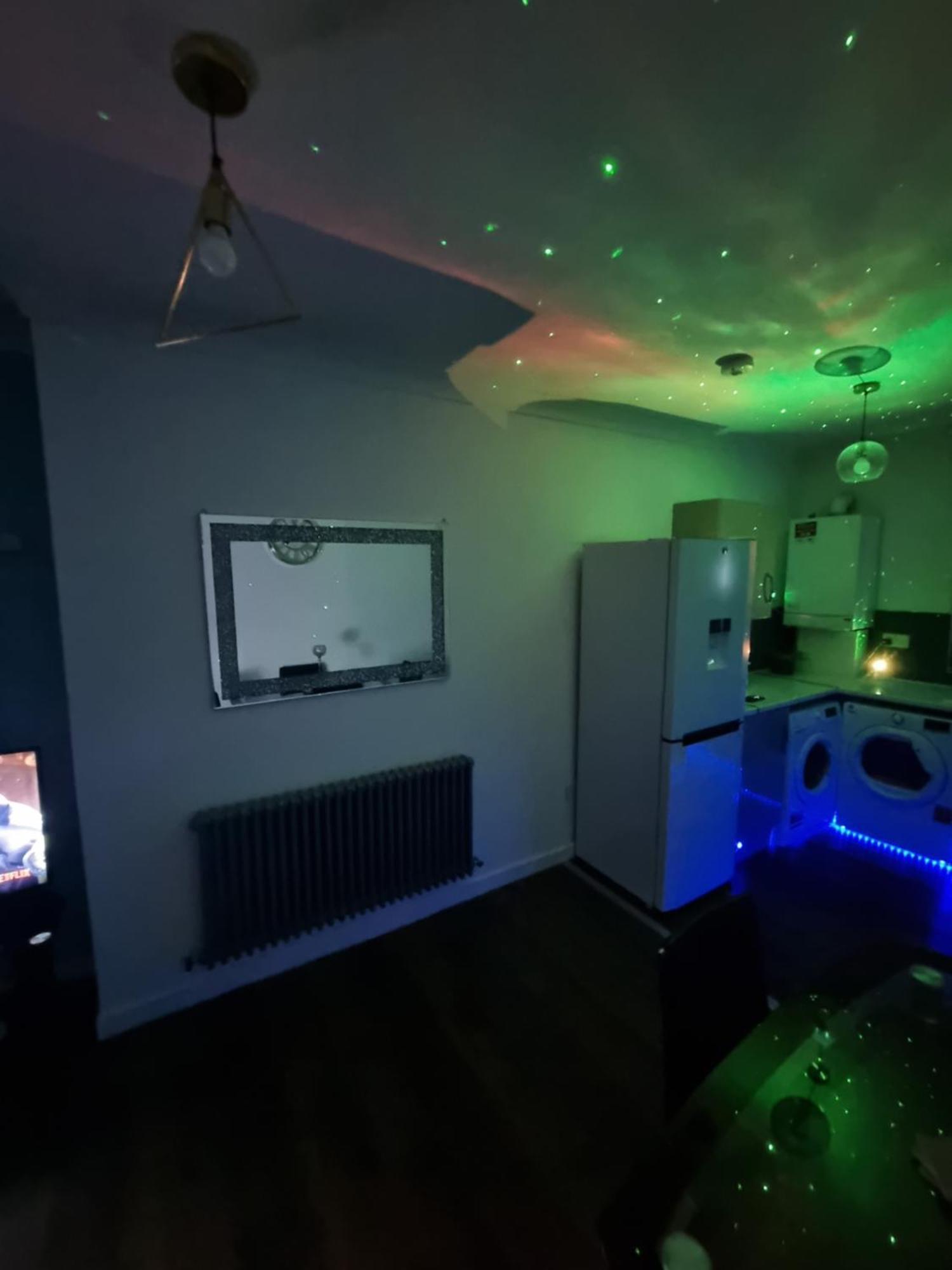 Beautiful Modern Apartment On Wick Lane 런던 외부 사진
